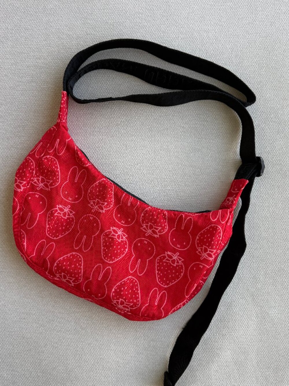 Baggu | small nylon crescent - miffy red strawberry